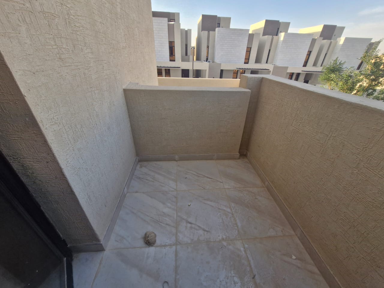 🏡 **Modern Luxury Villa for Sale in "Atual Roshn" - Elegant Design with Signature Touch of Elie Saab** 🌟